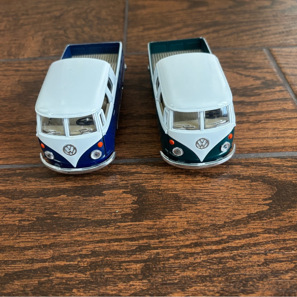 Diecast Pullback 1963 VW Double Cab Pickup Classic Toy Set - Blue and Green (2)